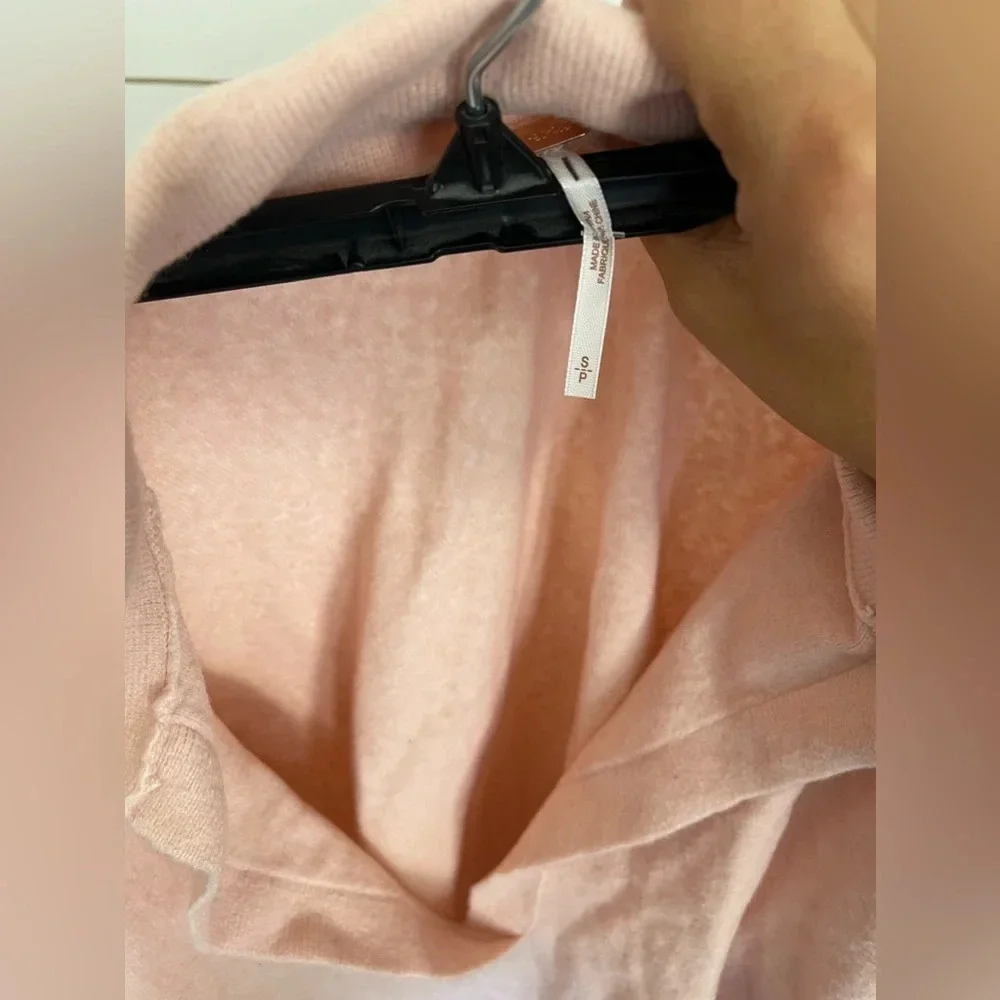 NWOT free people v-neck collar sweater